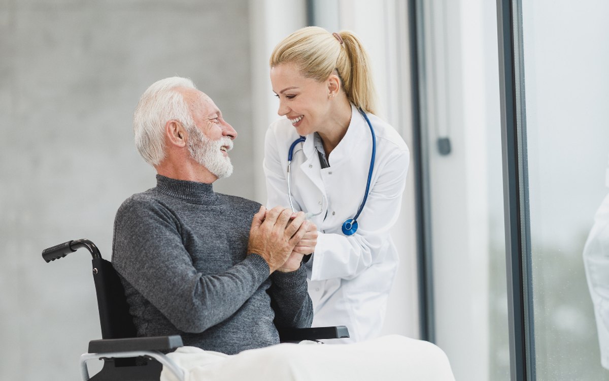 Nurse conducting a clinical round in a care setting